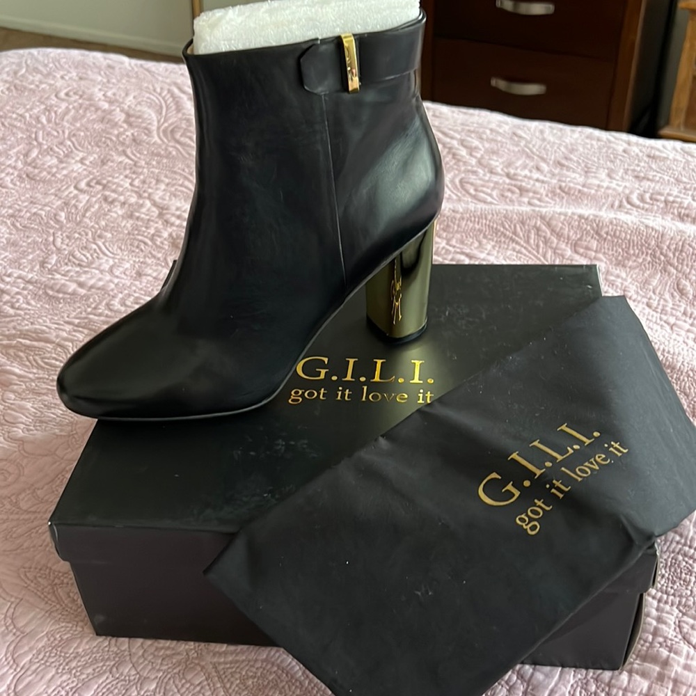 NEW!  G.I.L.I. Black Leather Ankle Boots with Gold hardware and rounded Heels